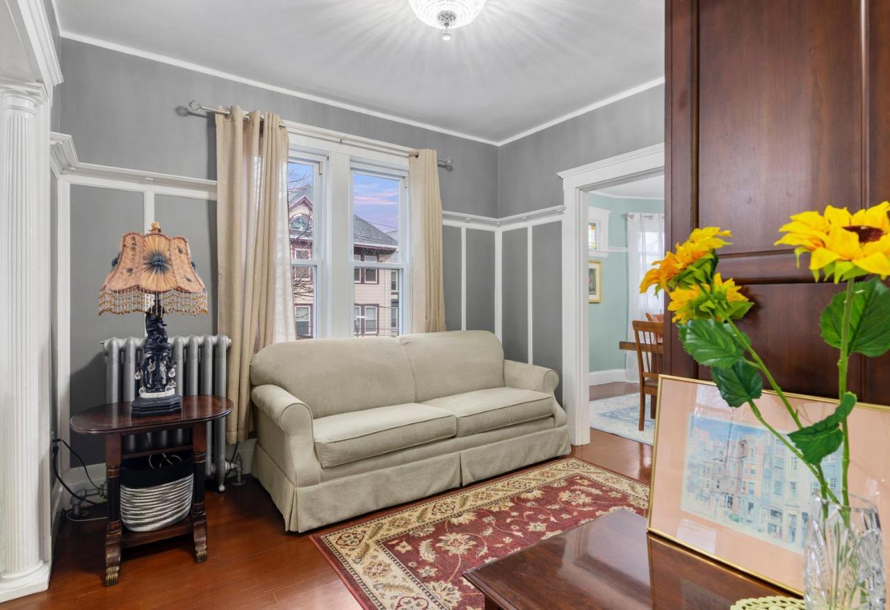 Bright & Spacious 2br Apartment, Mins From Downtown Boston, Parking Apartment Boston