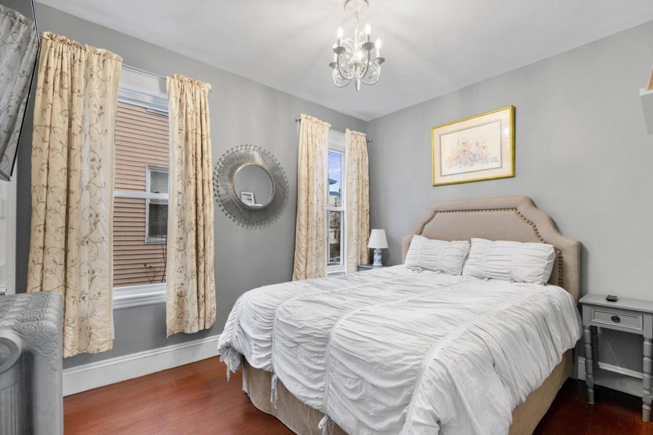 Bright & Spacious 2br Apartment, Mins From Downtown Boston, Parking Apartment