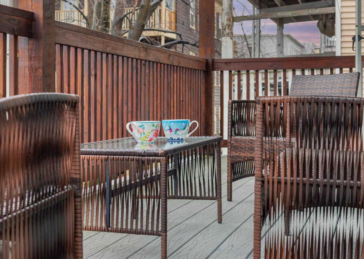 Bright & Spacious 2br Apartment, Mins From Downtown Boston, Parking