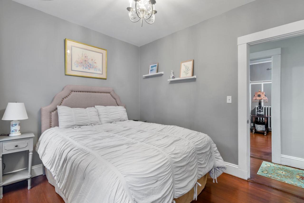 Apartment Bright & Spacious 2br Apartment, Mins From Downtown Boston, Parking *