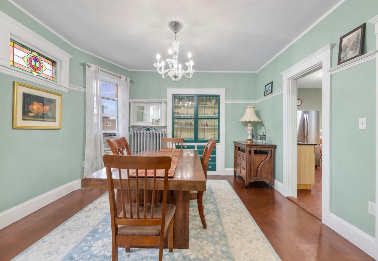 Bright & Spacious 2br Apartment, Mins From Downtown Boston, Parking Apartment