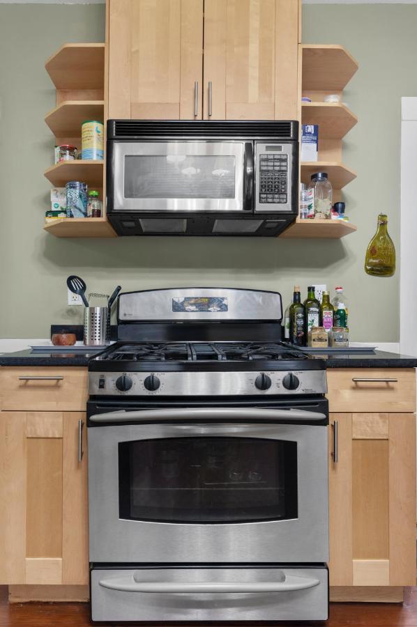 Bright & Spacious 2br Apartment, Mins From Downtown Boston, Parking *