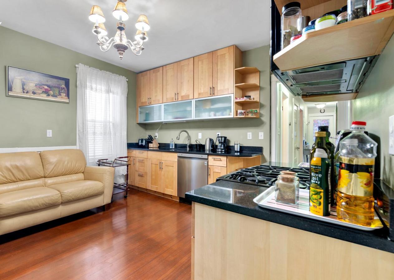 Bright & Spacious 2br Apartment, Mins From Downtown Boston, Parking * Boston