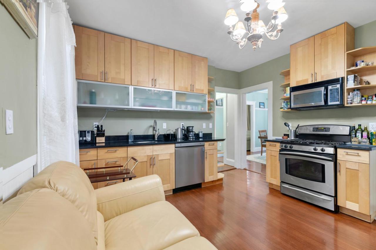 Bright & Spacious 2br Apartment, Mins From Downtown Boston, Parking Boston