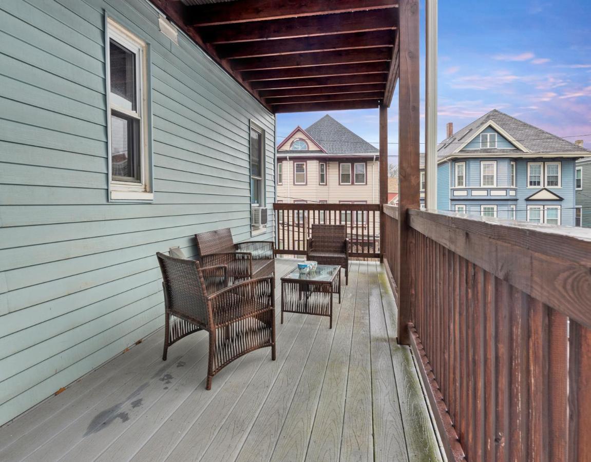 Bright & Spacious 2br Apartment, Mins From Downtown Boston, Parking *