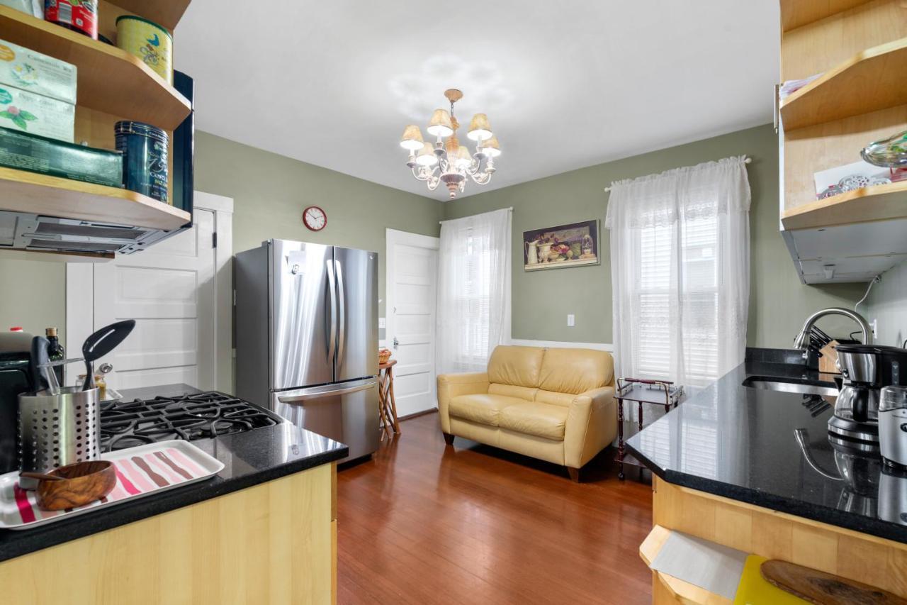 Bright & Spacious 2br Apartment, Mins From Downtown Boston, Parking * Boston