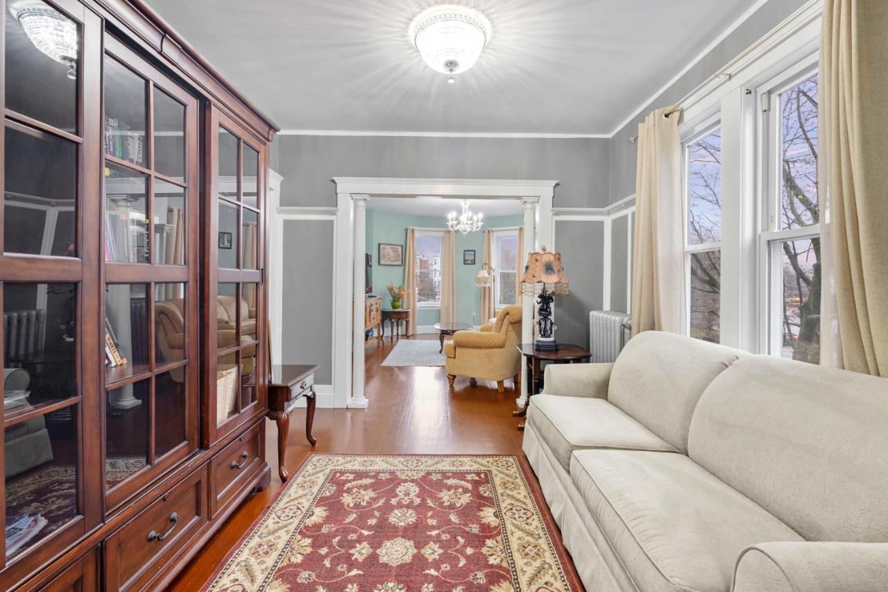 Bright & Spacious 2br Apartment, Mins From Downtown Boston, Parking Boston