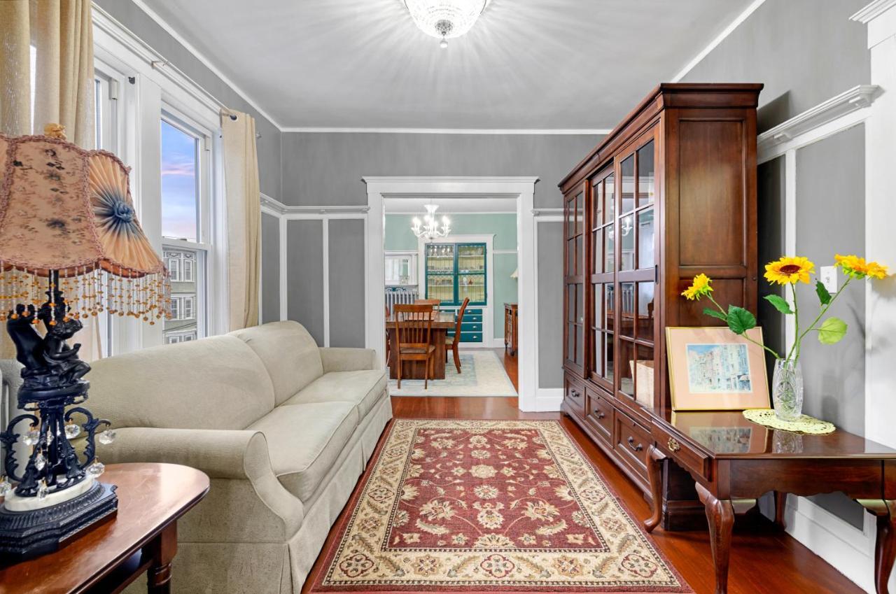 Apartment Bright & Spacious 2br Apartment, Mins From Downtown Boston, Parking
