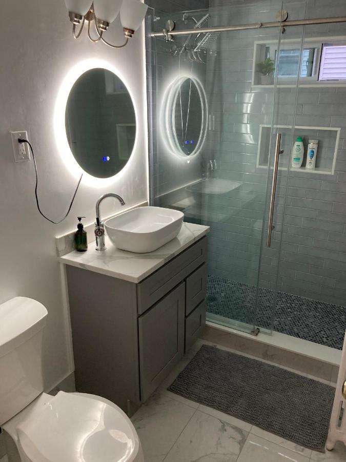 Near Train Station Gorgeous 3-bedroom With Patios Apartment