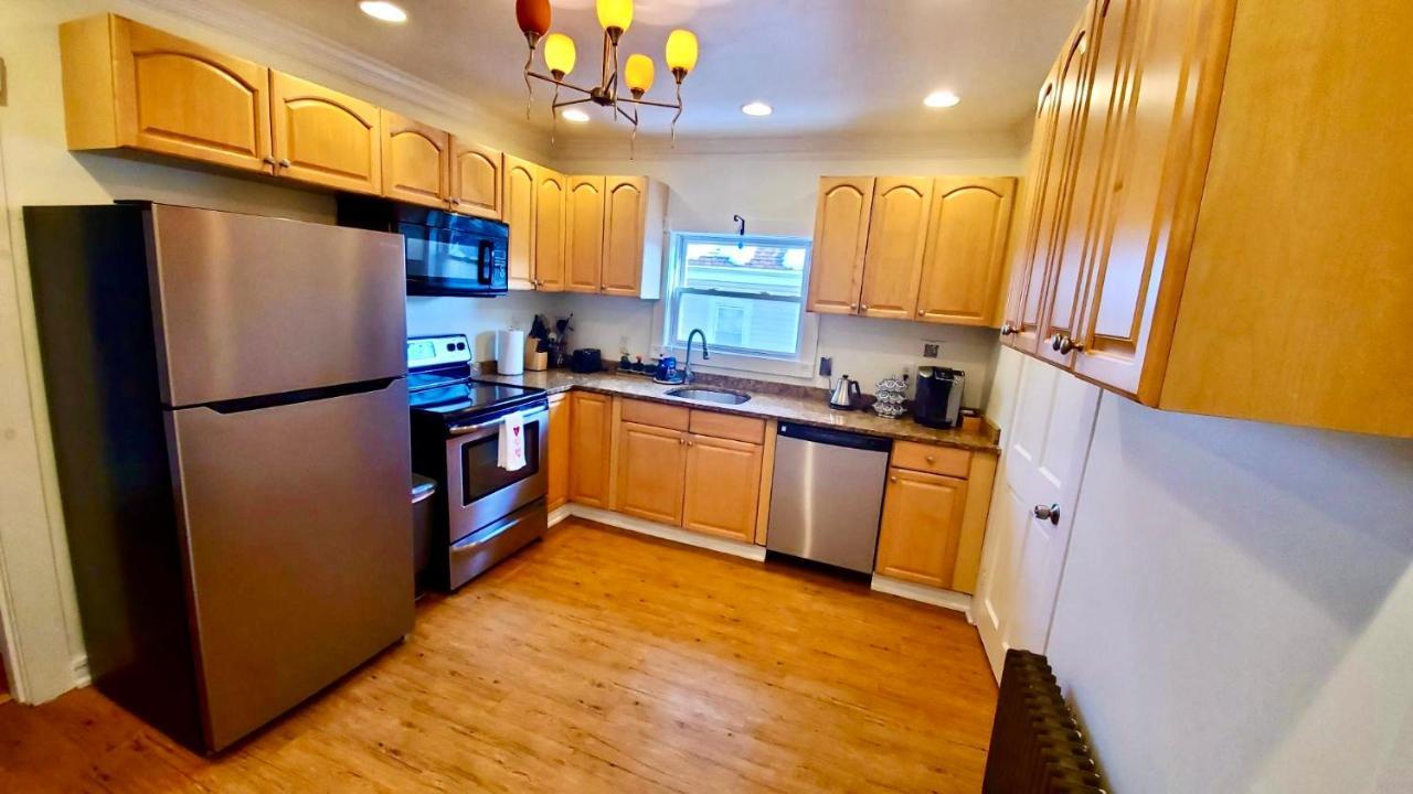 Apartment Near Train Station Gorgeous 3-bedroom With Patios *