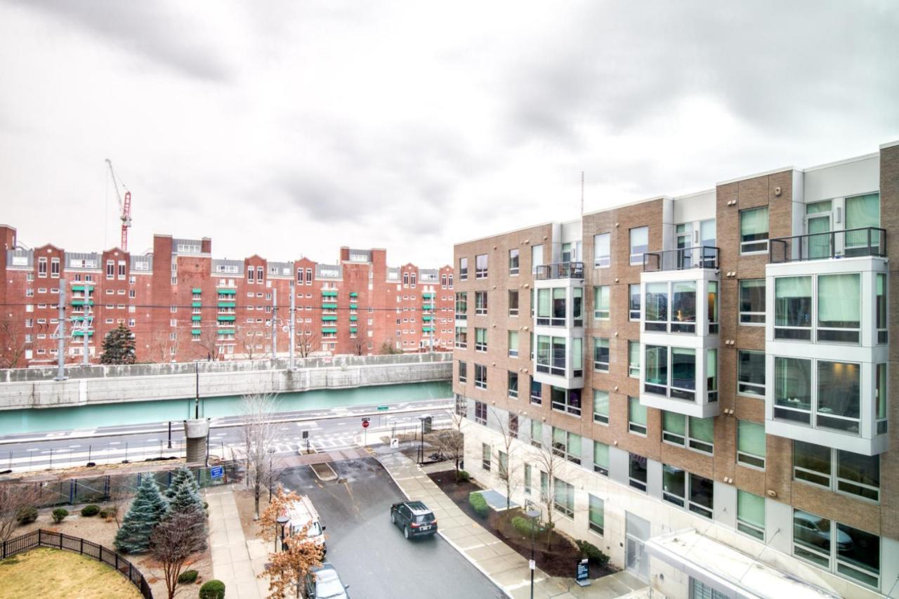 E Cambridge 1br W Wd Gym Steps From Train Bos-524 Apartment *
