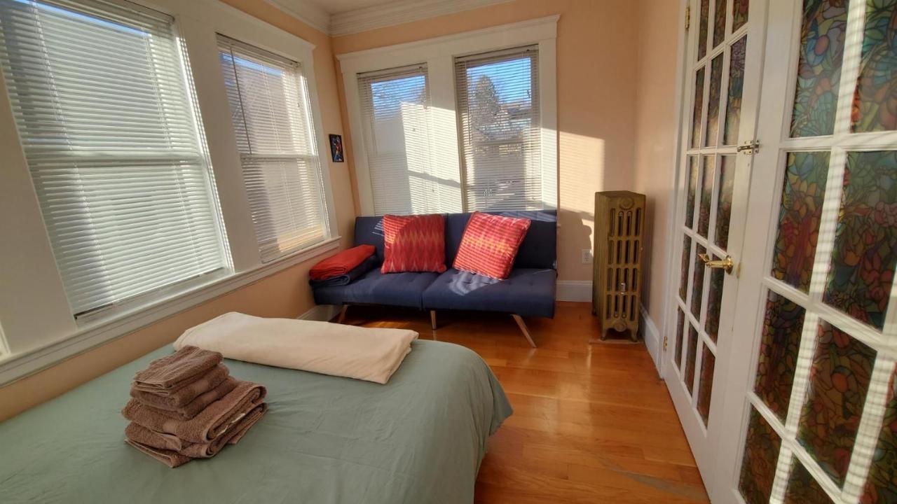 Near Train Station Gorgeous 3-bedroom With Patios Apartment