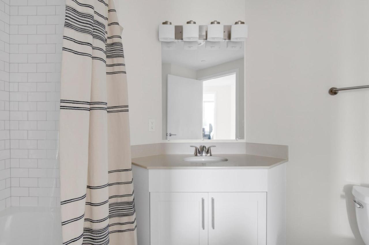 E Cambridge 1br W Wd Gym Steps From Train Bos-524 * Boston