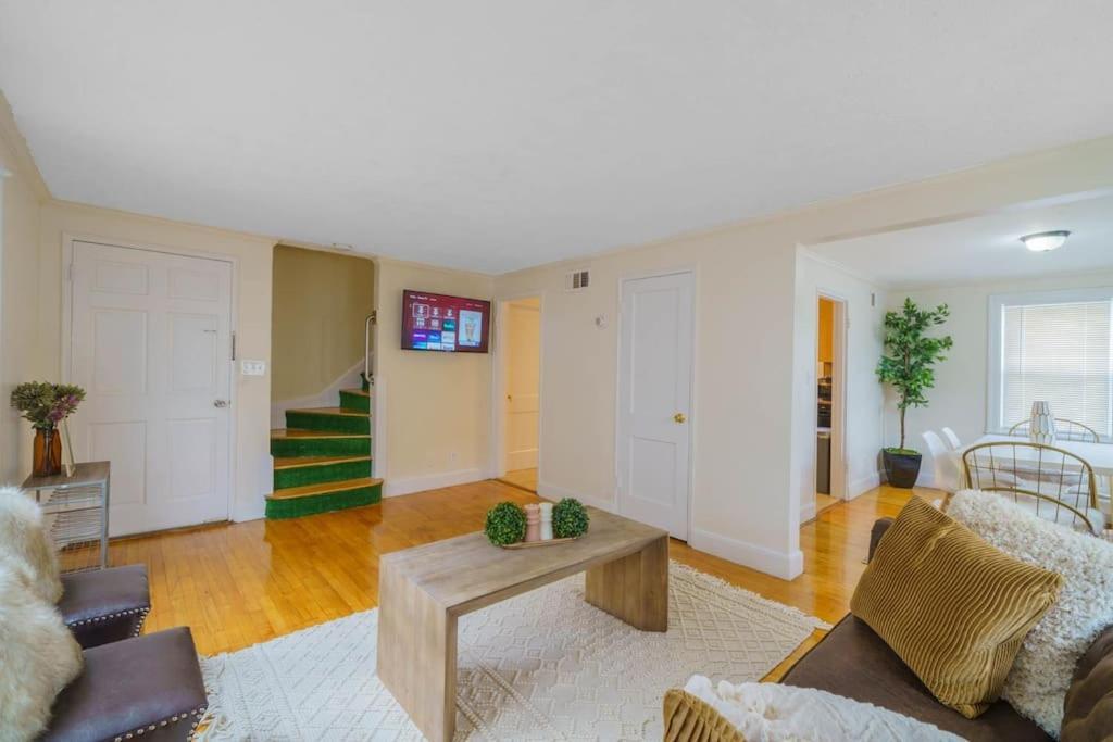 New Vanity Short- Term Rentals- Neponset Riverway