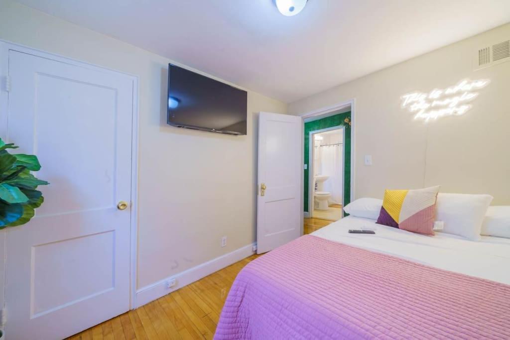 New Vanity Short- Term Rentals- Neponset Riverway Apartment