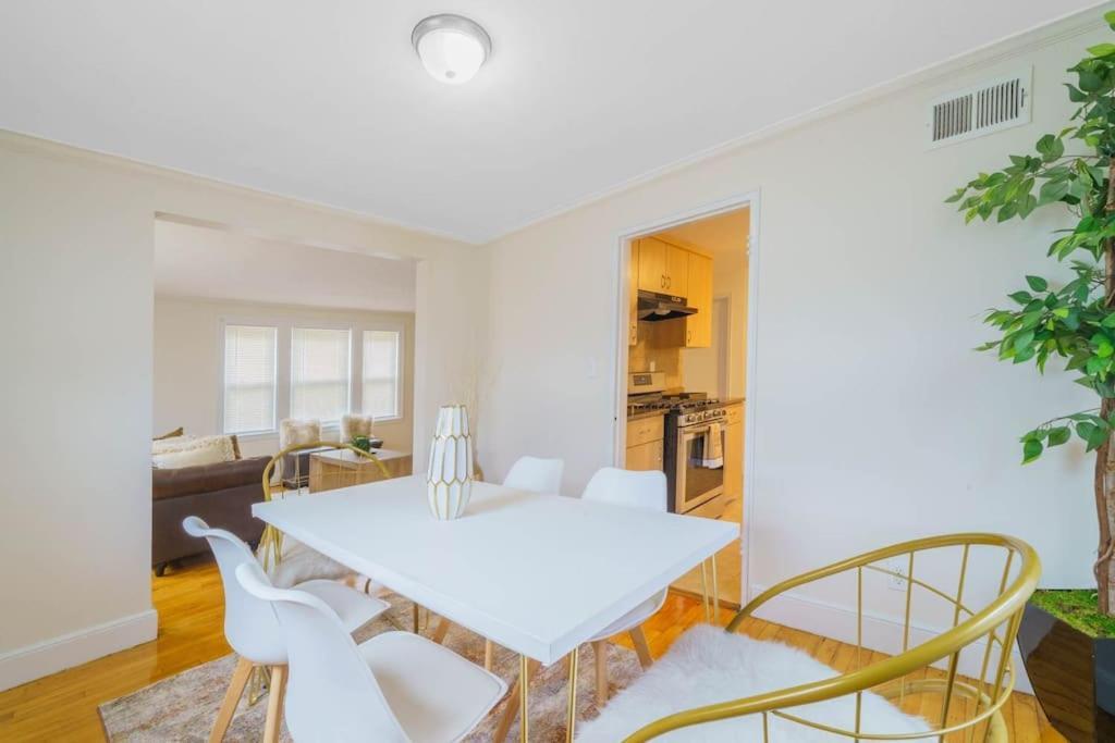 New Vanity Short- Term Rentals- Neponset Riverway *
