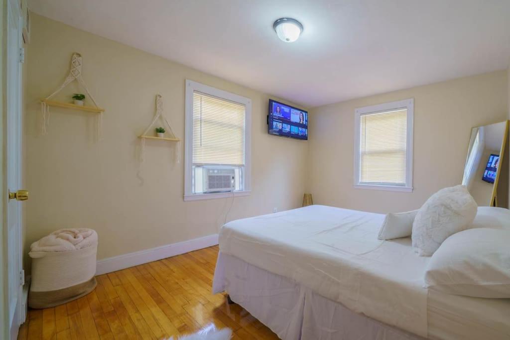 New Vanity Short- Term Rentals- Neponset Riverway Apartment Boston