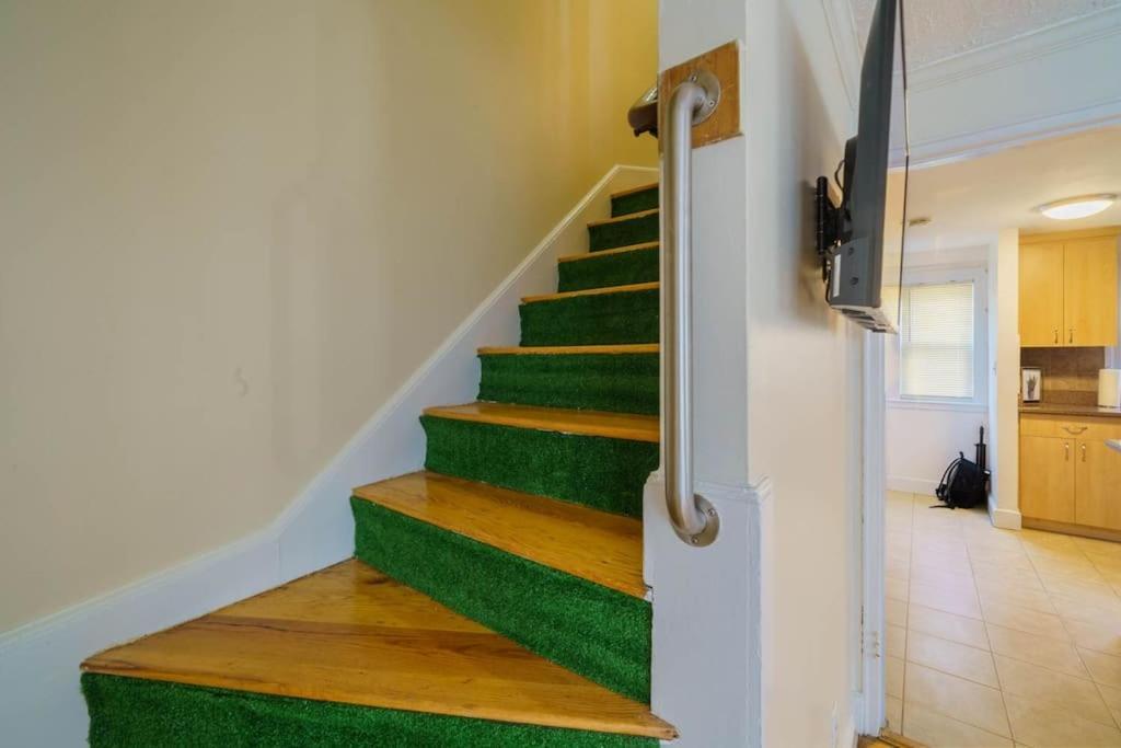 Apartment New Vanity Short- Term Rentals- Neponset Riverway Boston