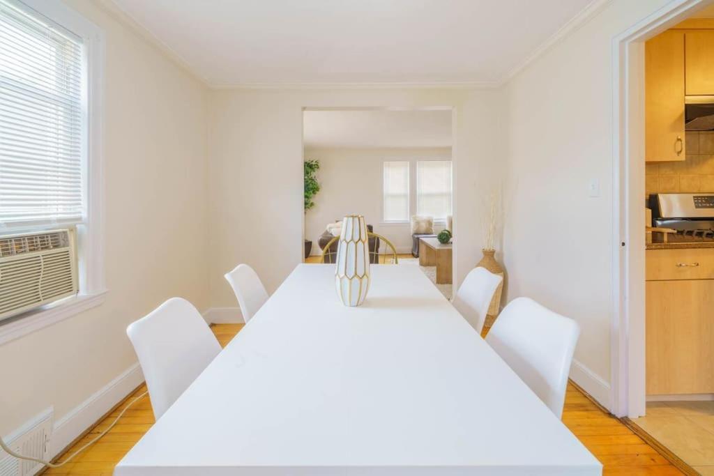 New Vanity Short- Term Rentals- Neponset Riverway Apartment *
