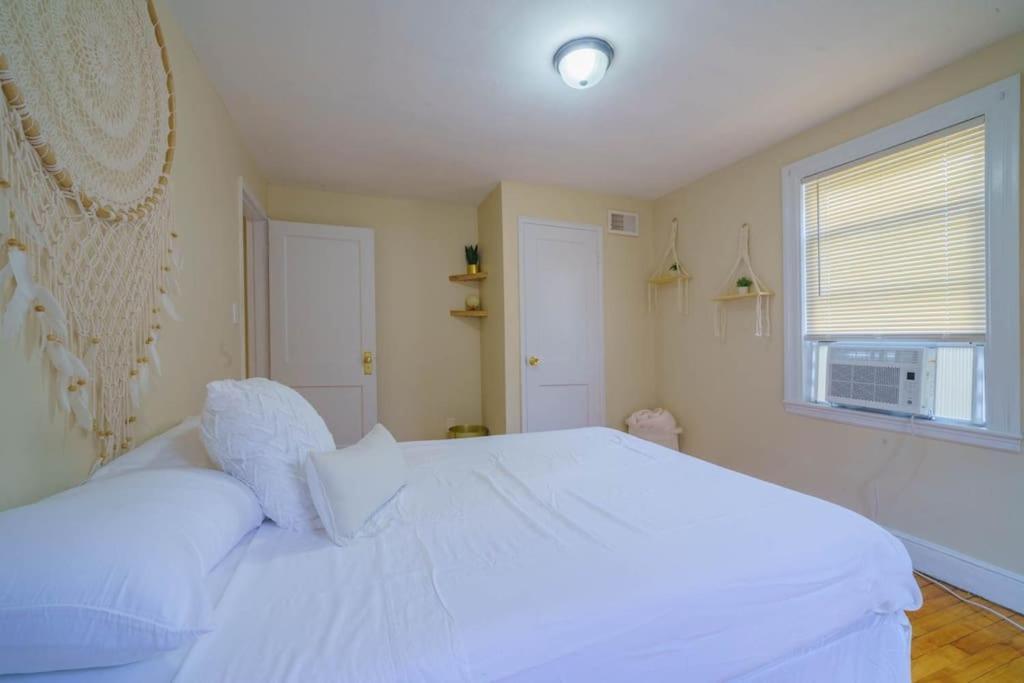 New Vanity Short- Term Rentals- Neponset Riverway Apartment
