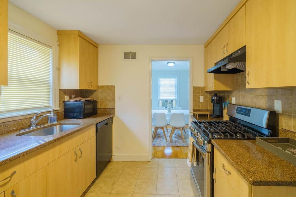 New Vanity Short- Term Rentals- Neponset Riverway