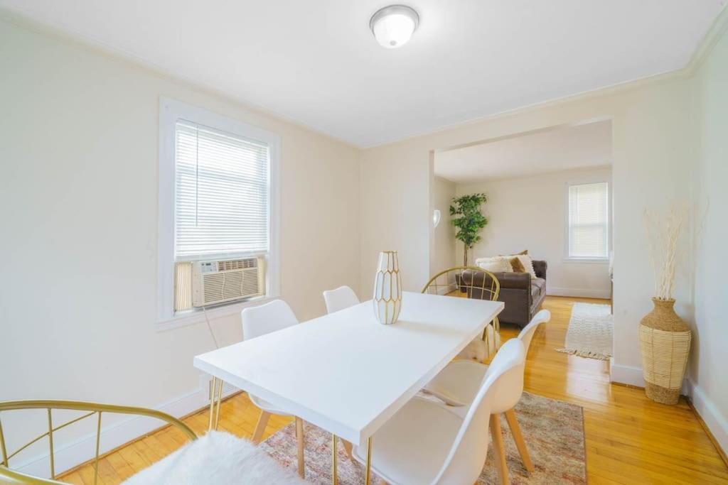 Apartment New Vanity Short- Term Rentals- Neponset Riverway *