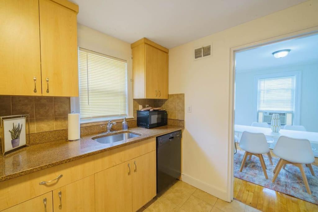 New Vanity Short- Term Rentals- Neponset Riverway *