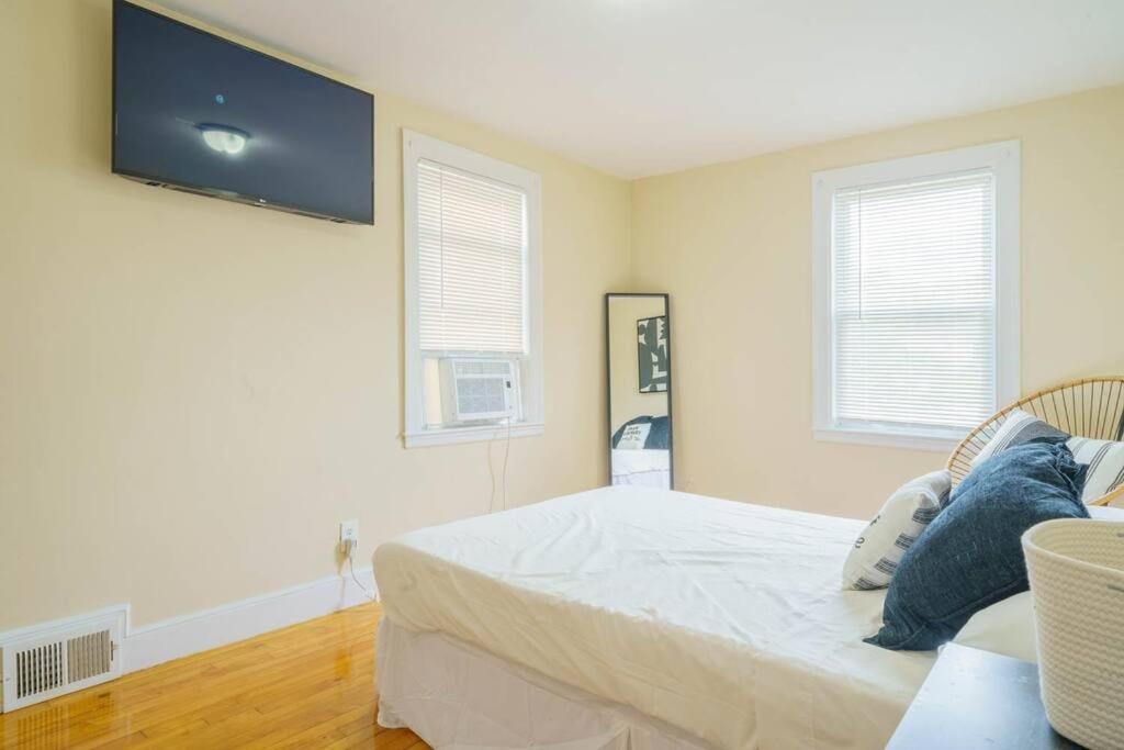 Apartment New Vanity Short- Term Rentals- Neponset Riverway Boston