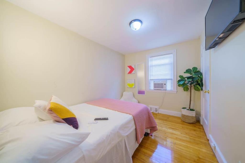 New Vanity Short- Term Rentals- Neponset Riverway Apartment *
