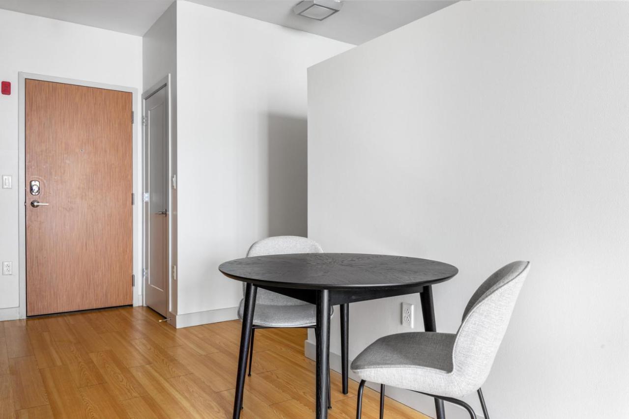 Apartment S W Gym Wd By Seaport On D Bos-350 Boston