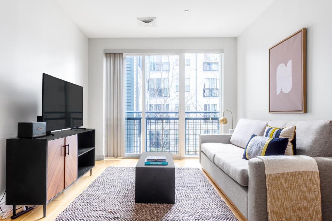 Apartment S W Gym Wd By Seaport On D Bos-350
