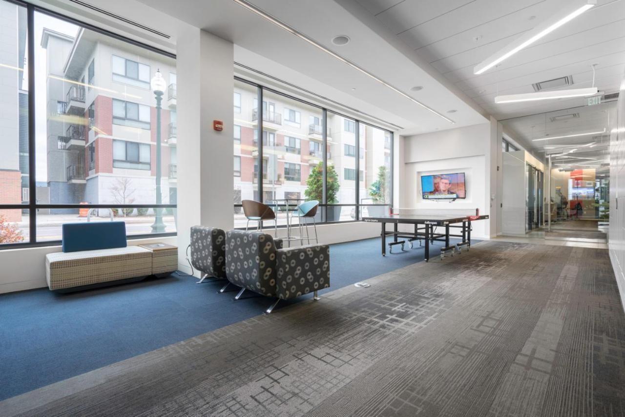 S W Gym Wd By Seaport On D Bos-350 Apartment