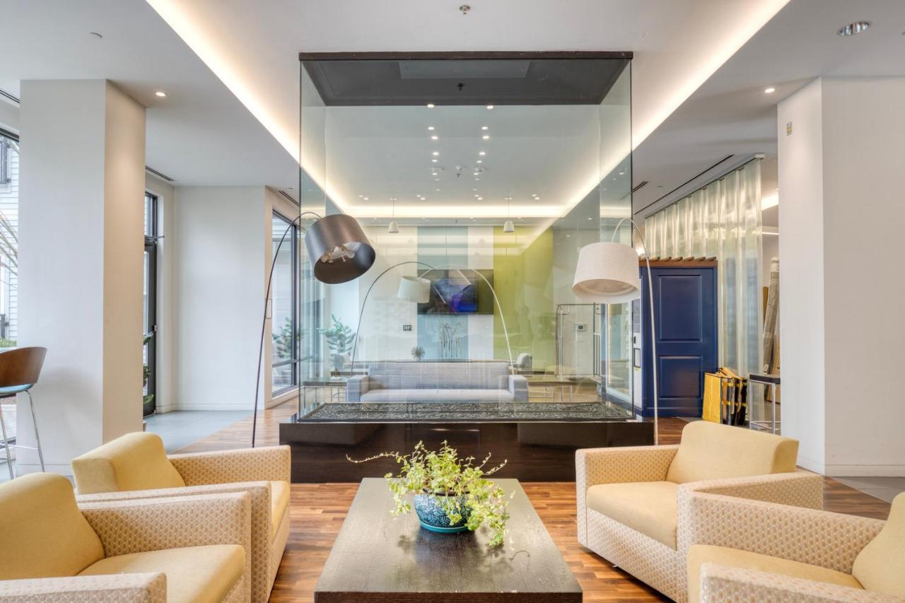 S W Gym Wd By Seaport On D Bos-350 Apartment