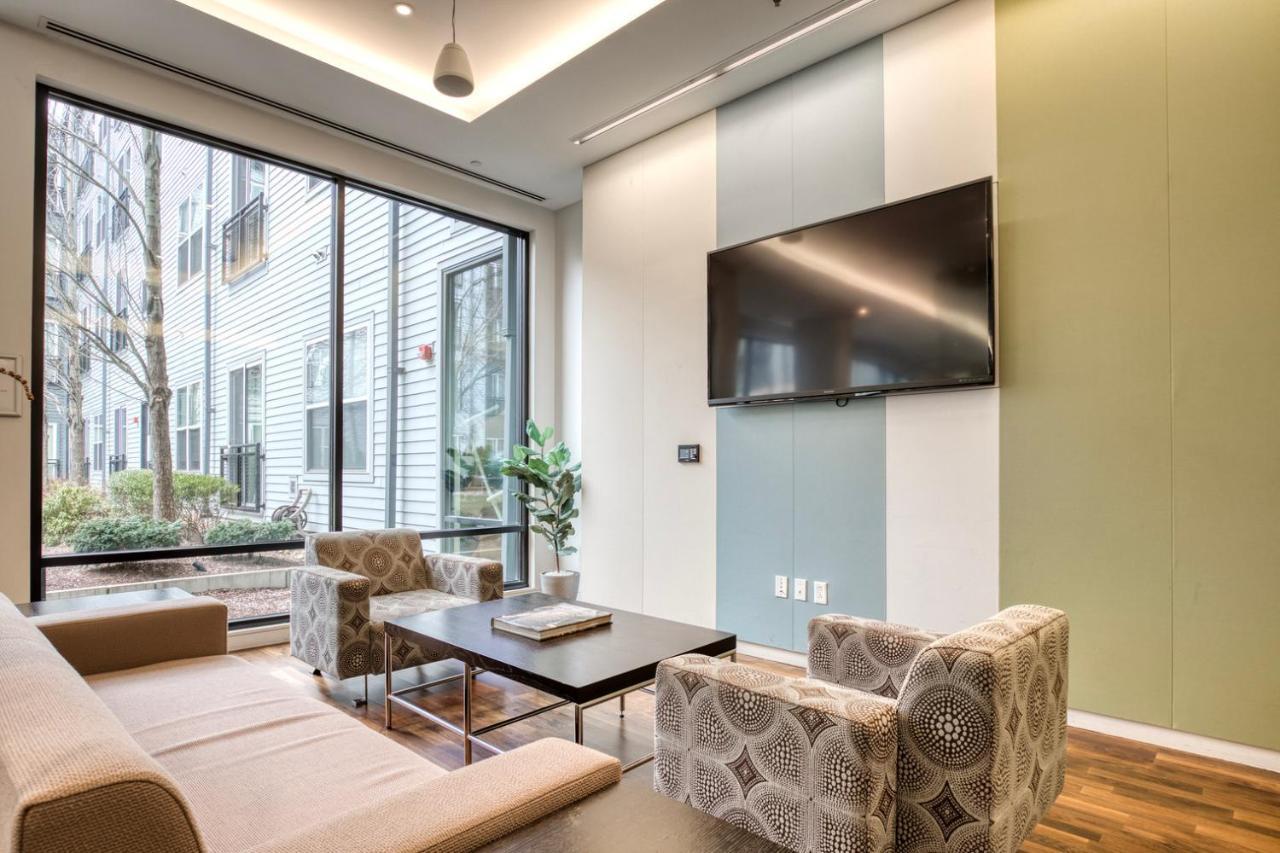 S W Gym Wd By Seaport On D Bos-350 Apartment Boston