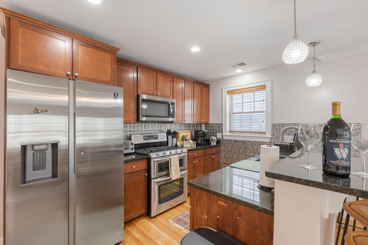 Amazing Family-friendly And Group-friendly #thebackdorch Apartment