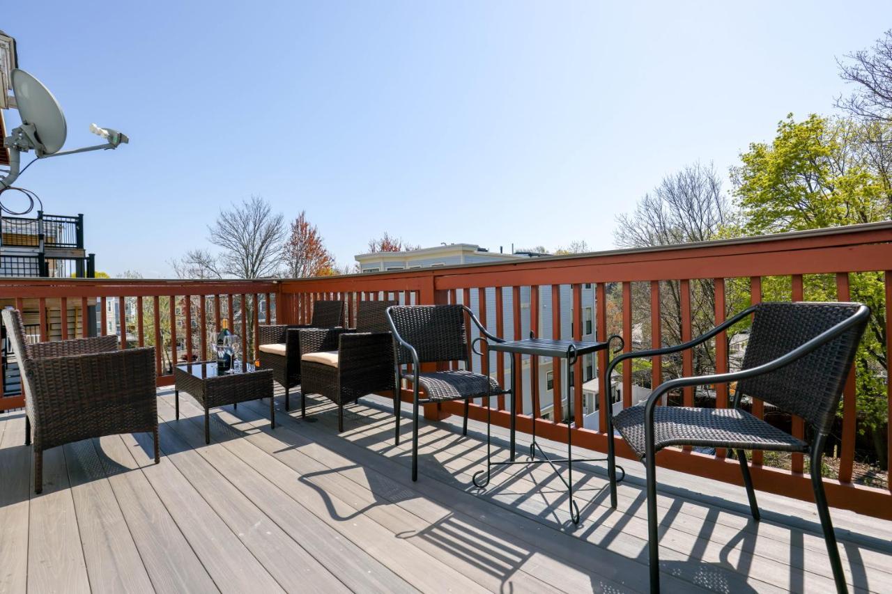 Amazing Family-friendly And Group-friendly #thebackdorch Apartment Boston