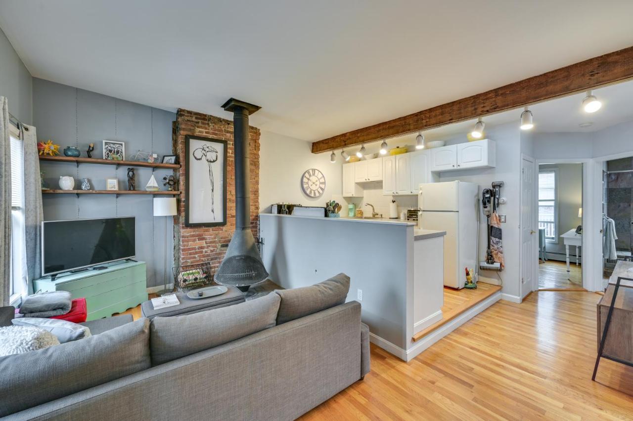 Cozy Vacation With Rooftop Deck! Holiday home Boston
