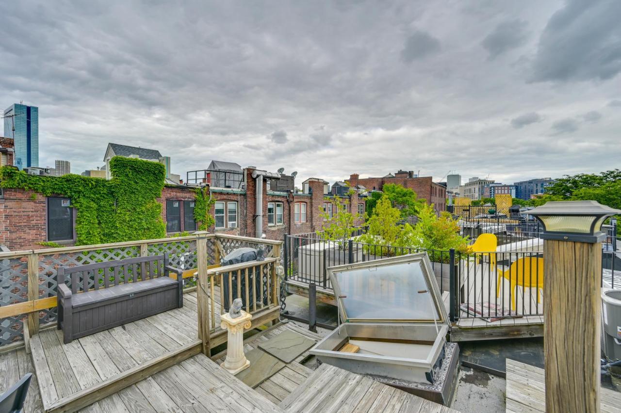 Cozy Vacation With Rooftop Deck! Boston