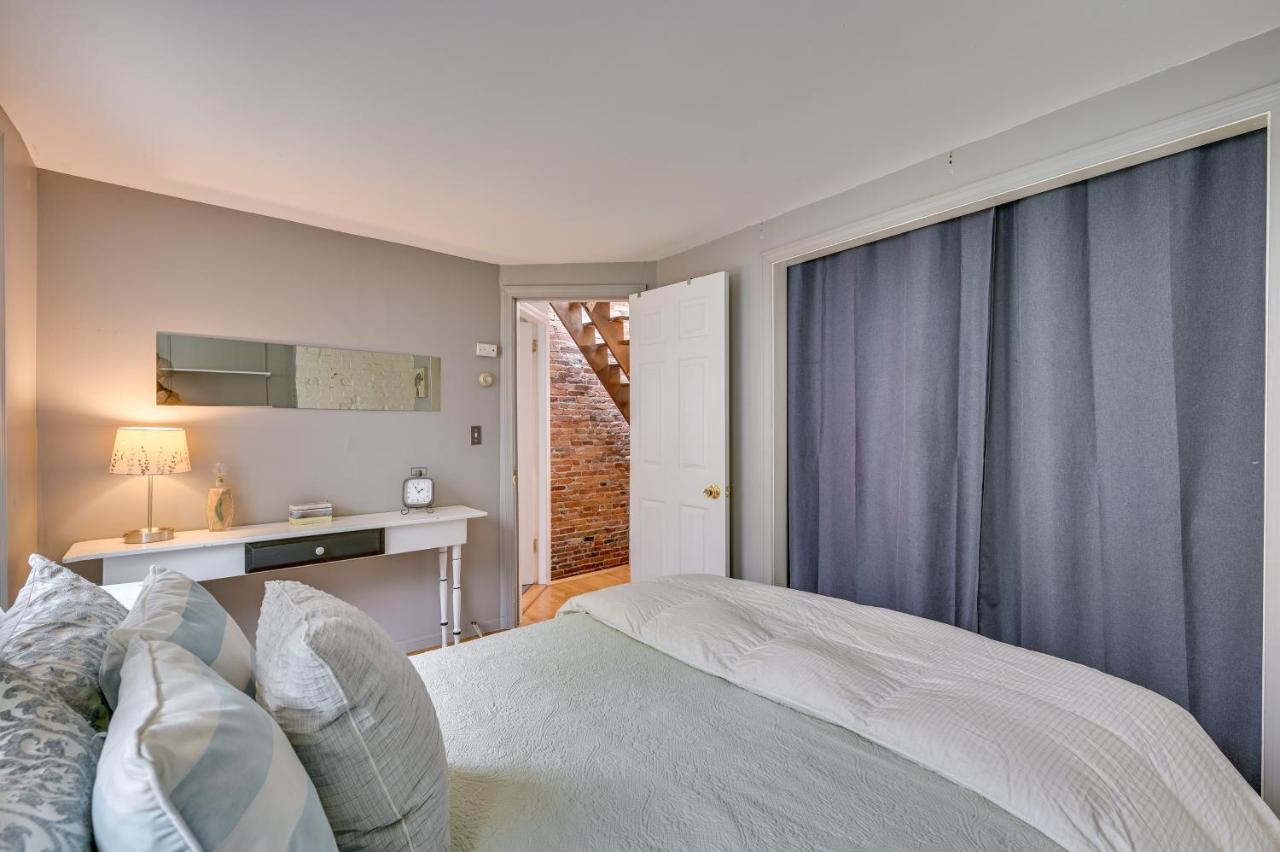 Holiday home Cozy Vacation With Rooftop Deck!