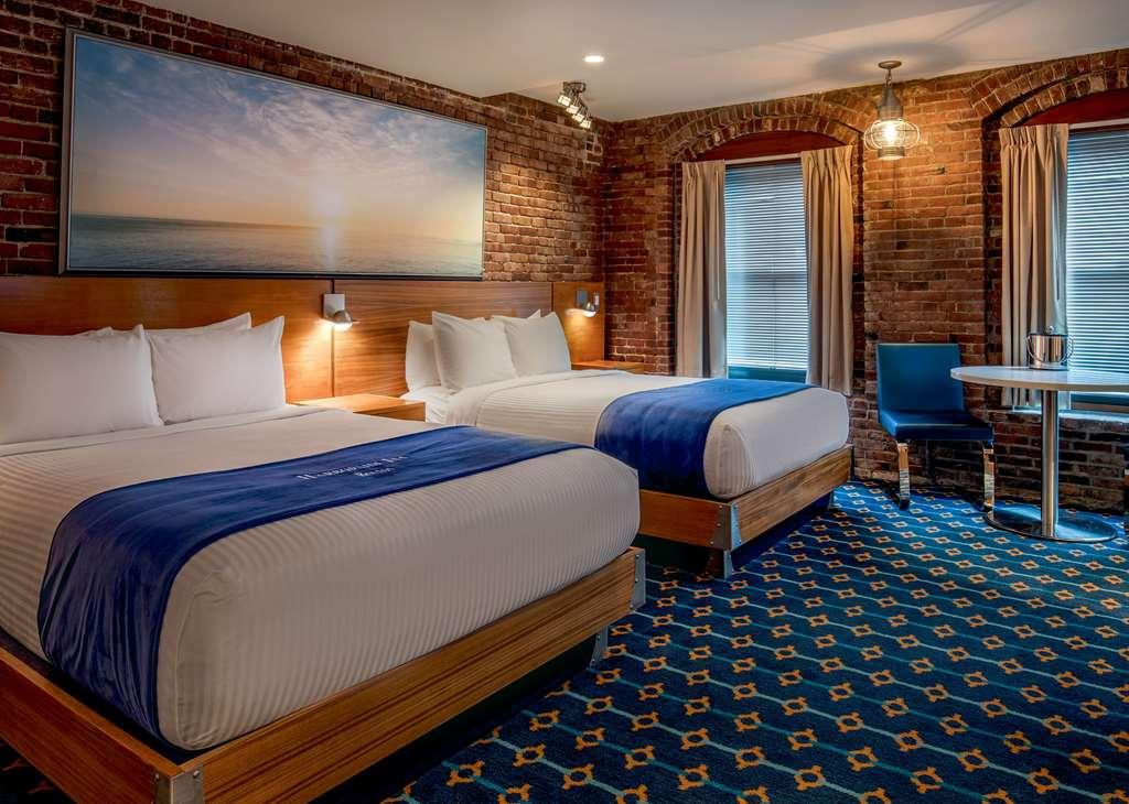Harborside Hotel 3*