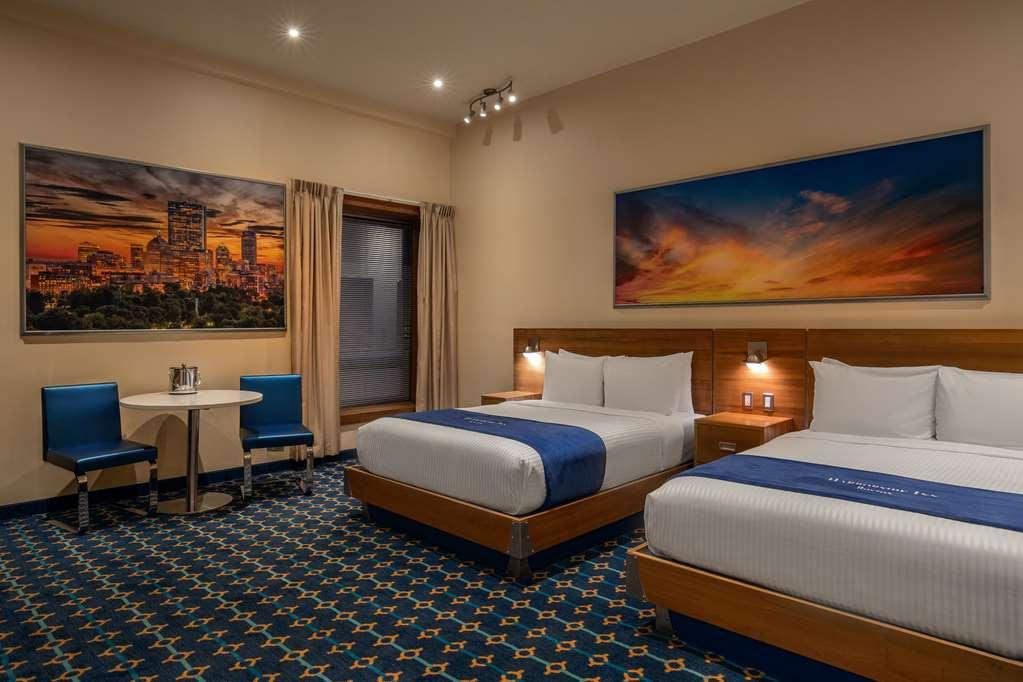 Harborside Hotel