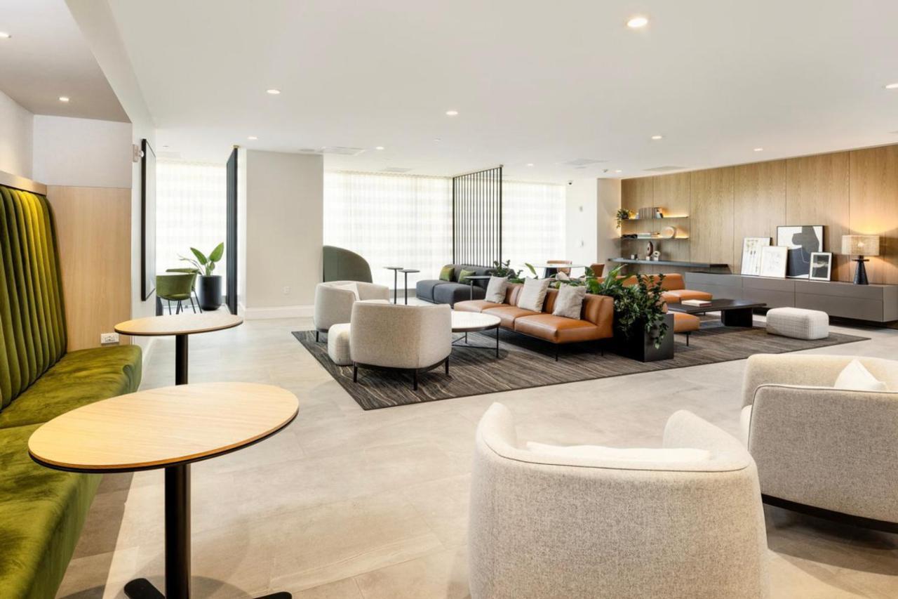 Back Bay W Gym Wd Nr Restaurants Bos-867 * Boston