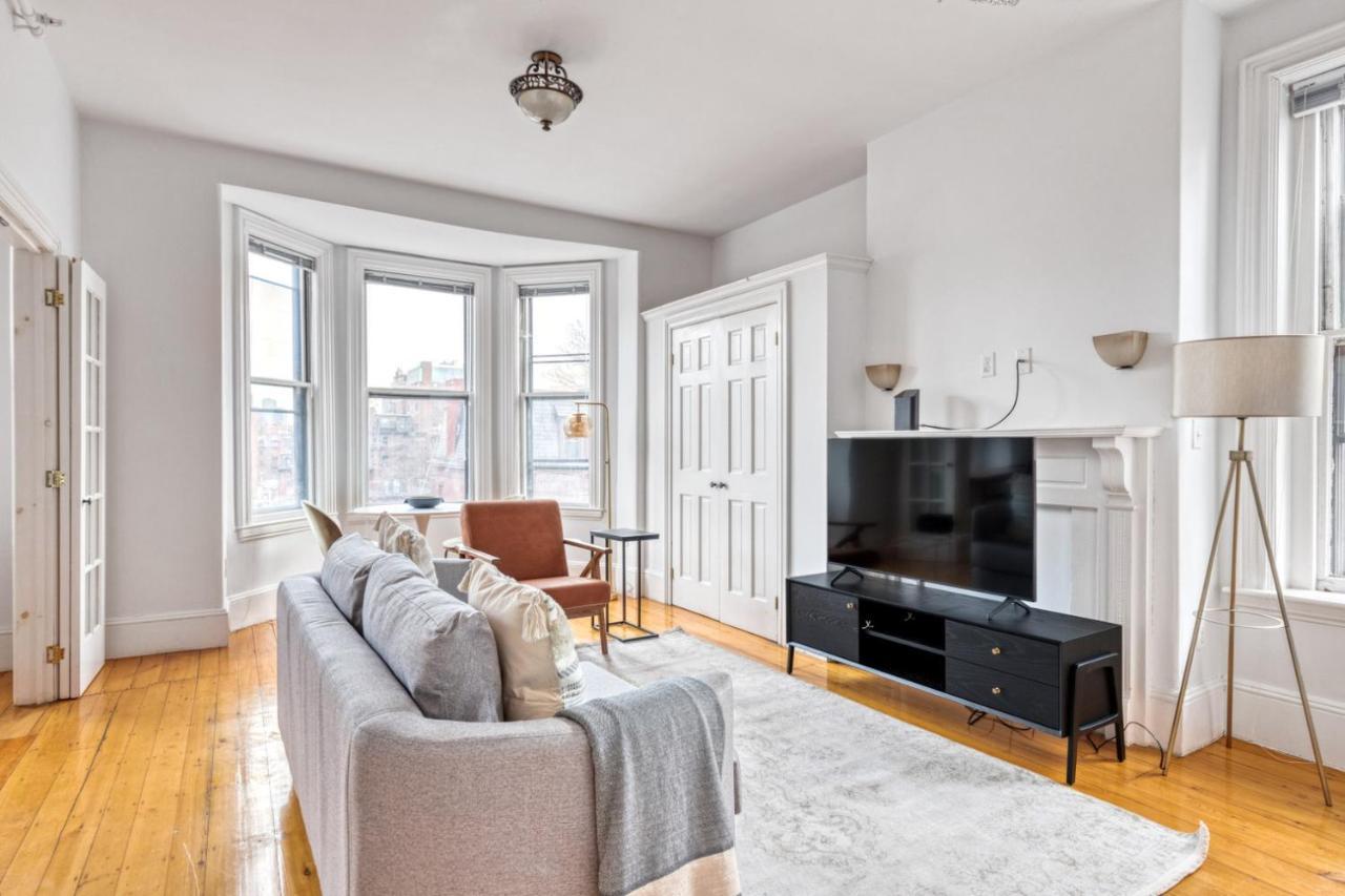 Back Bay 1br Steps From Newbury T Bos-559 *