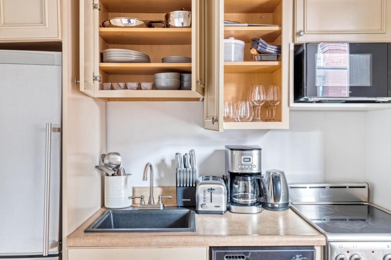 Back Bay 1br Steps From Newbury T Bos-559