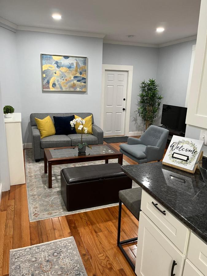Spacious In Apartment *