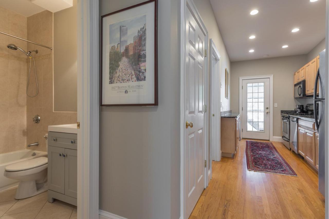 Apartment Sunny Convenient W/ Private Patio! Easy Walk To Everything! *