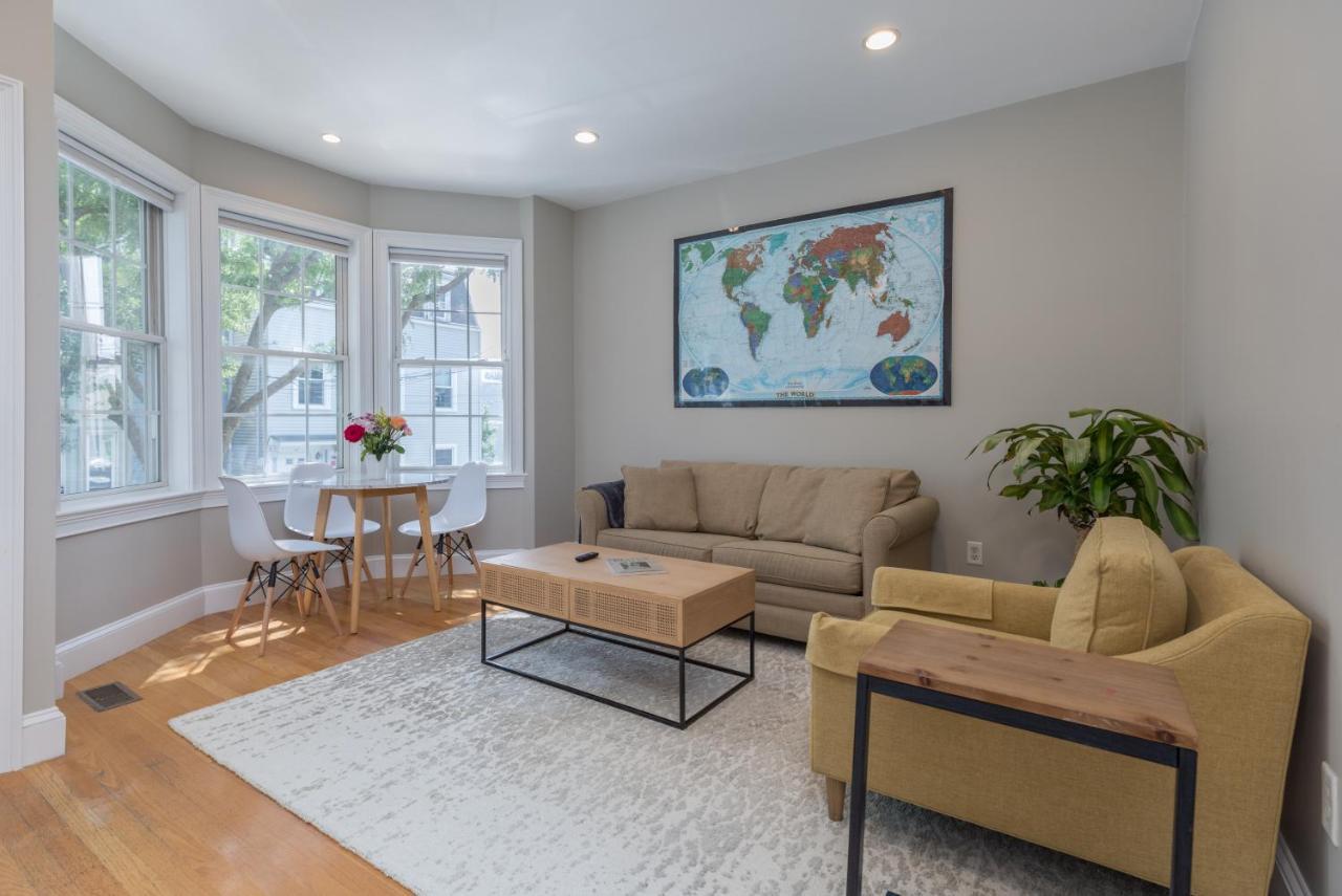 Apartment Sunny Convenient W/ Private Patio! Easy Walk To Everything! *