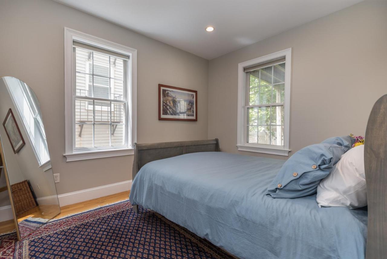 Sunny Convenient W/ Private Patio! Easy Walk To Everything! *