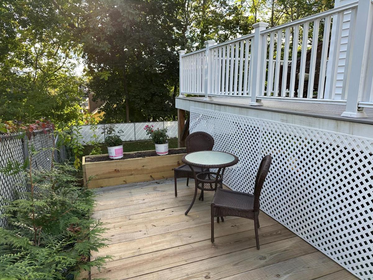Homestay In Single Family House - Suburban Neighborhood In Boston