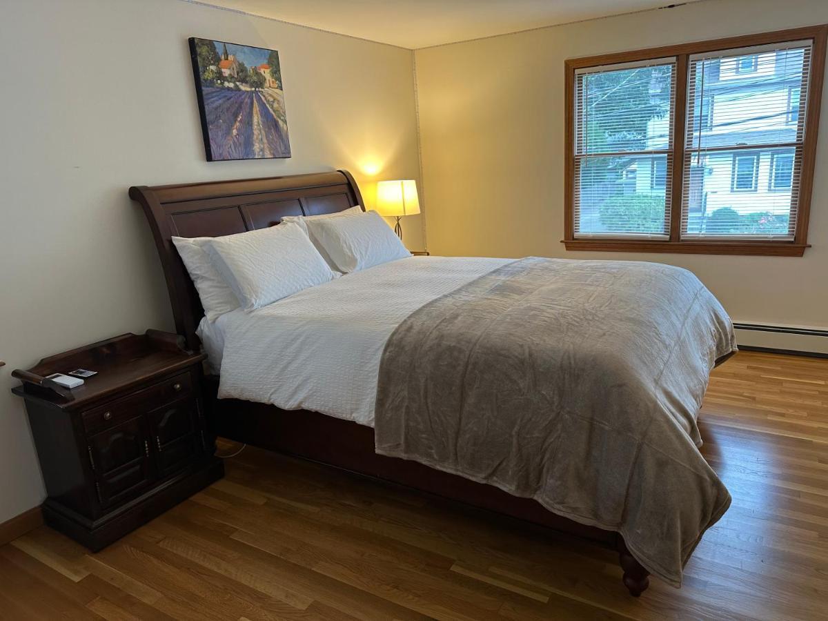 Homestay In Single Family House - Suburban Neighborhood In